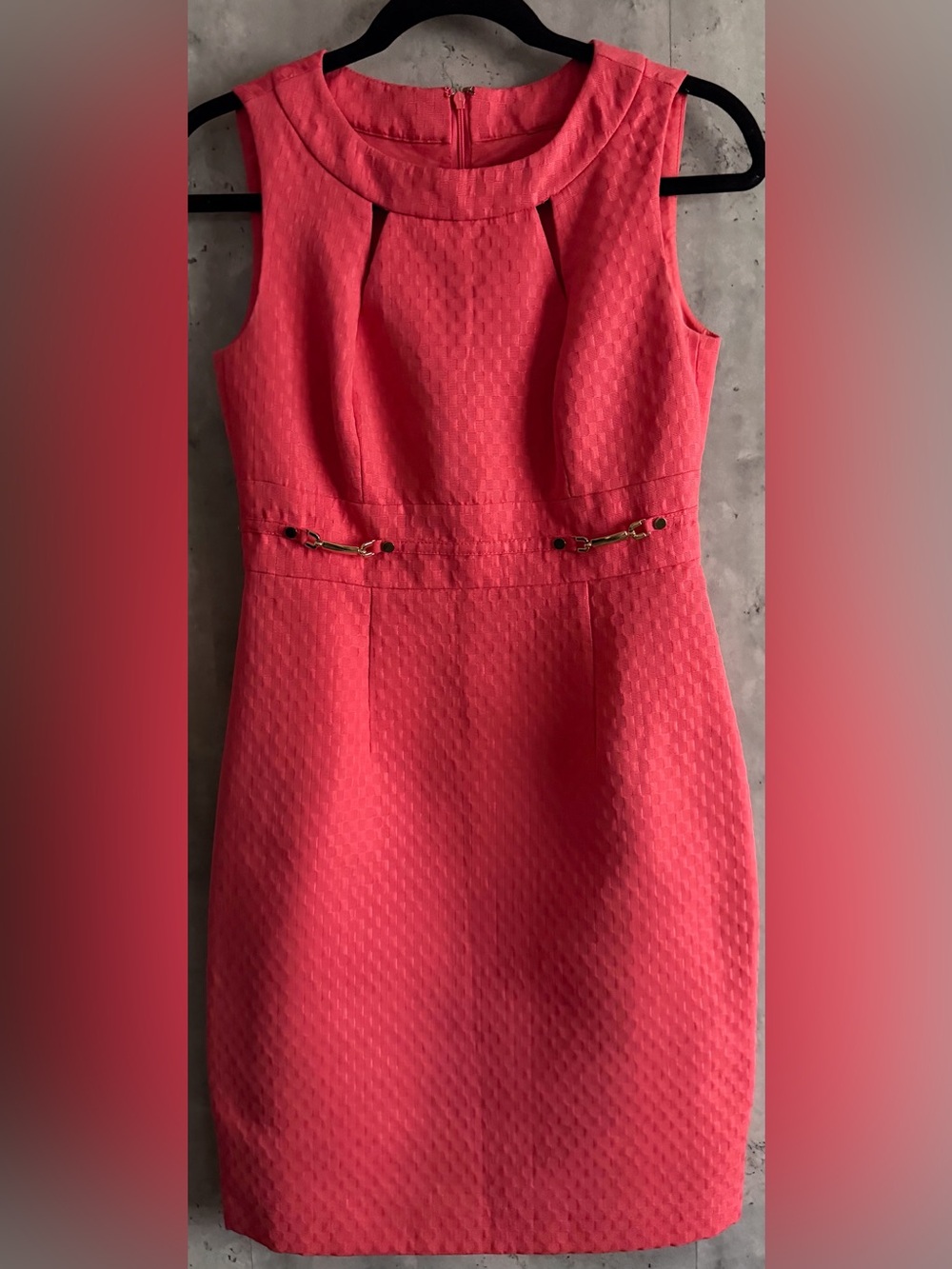 Tahari ASL Coral Pink Basketweave Sheath Dress Gold Accent Cutout Knee Length 2P